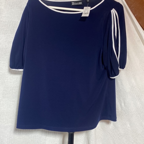 Avenue - Picture 2 of 2